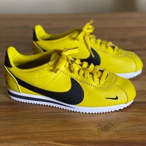 Nike tennis shoes
